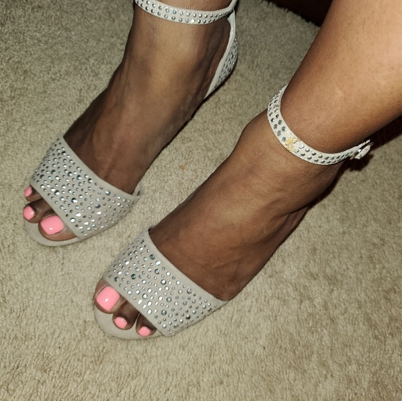 Steve Madden Taupe sparkly Heels. - Picture 10 of 10